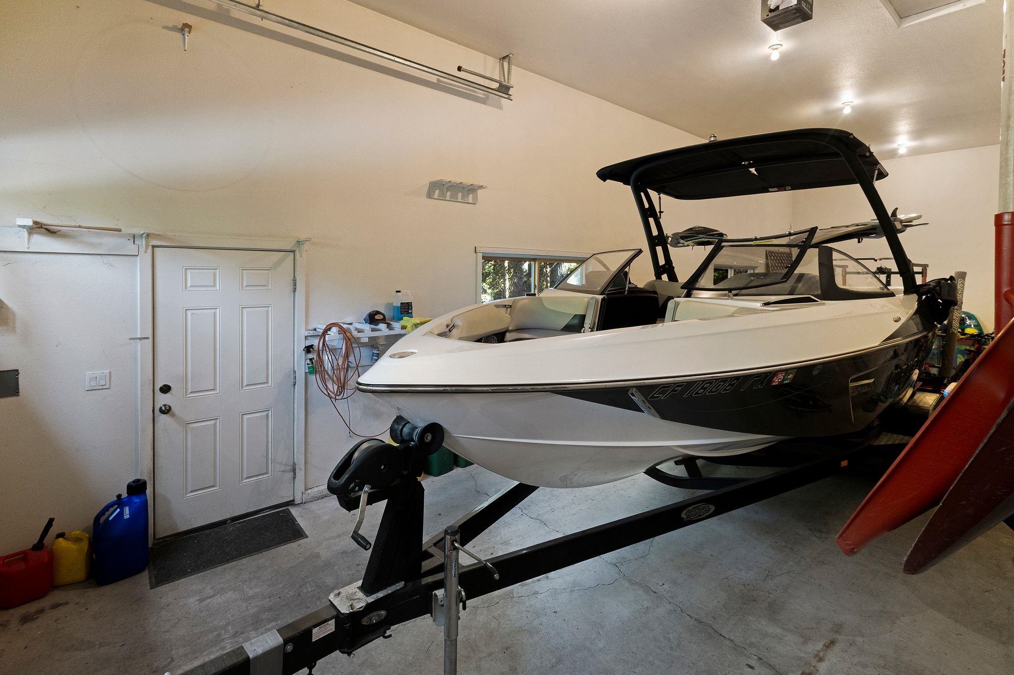 104 Top of the West Drive Unit: 102 Top of the West Drive