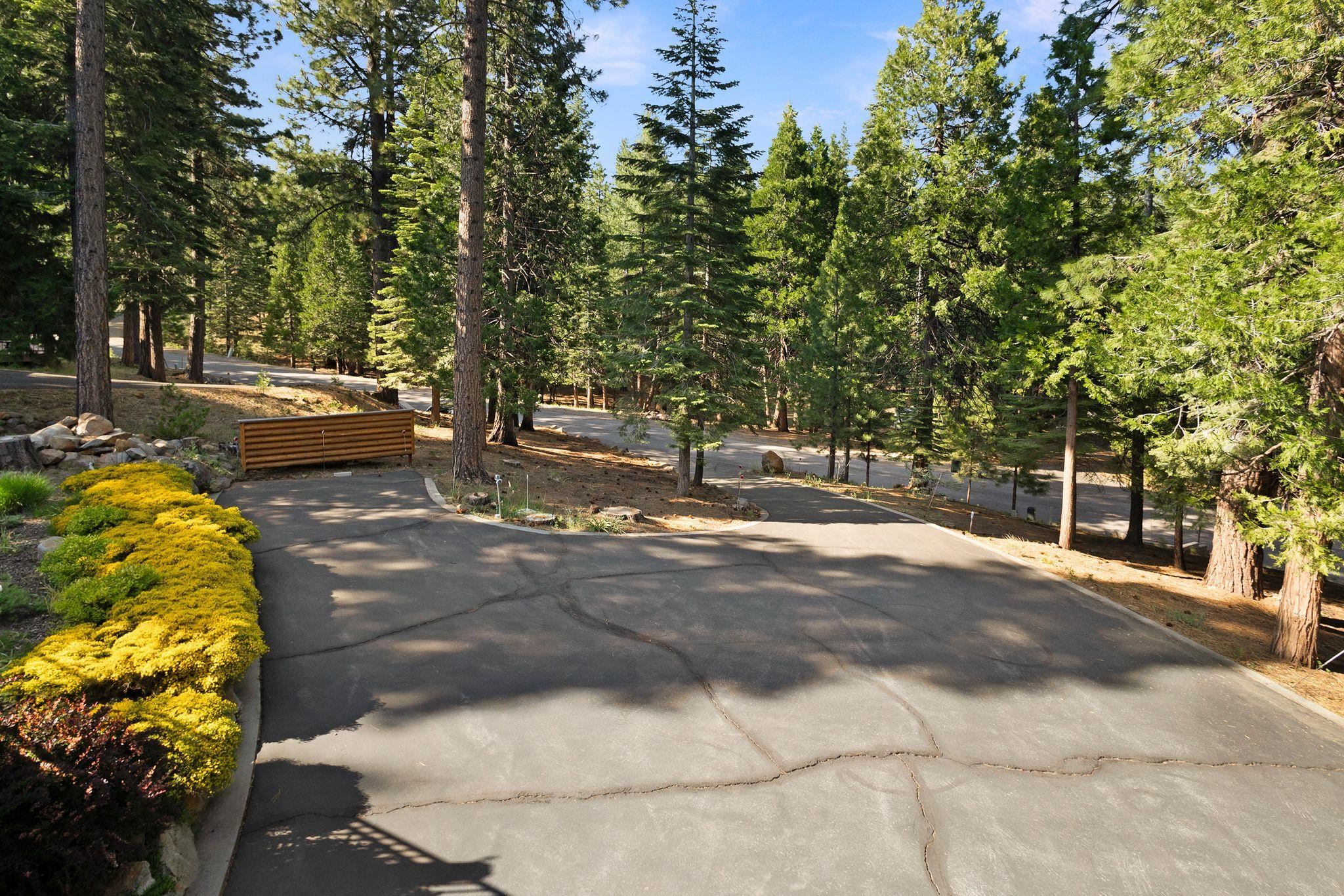 104 Top of the West Drive Unit: 102 Top of the West Drive