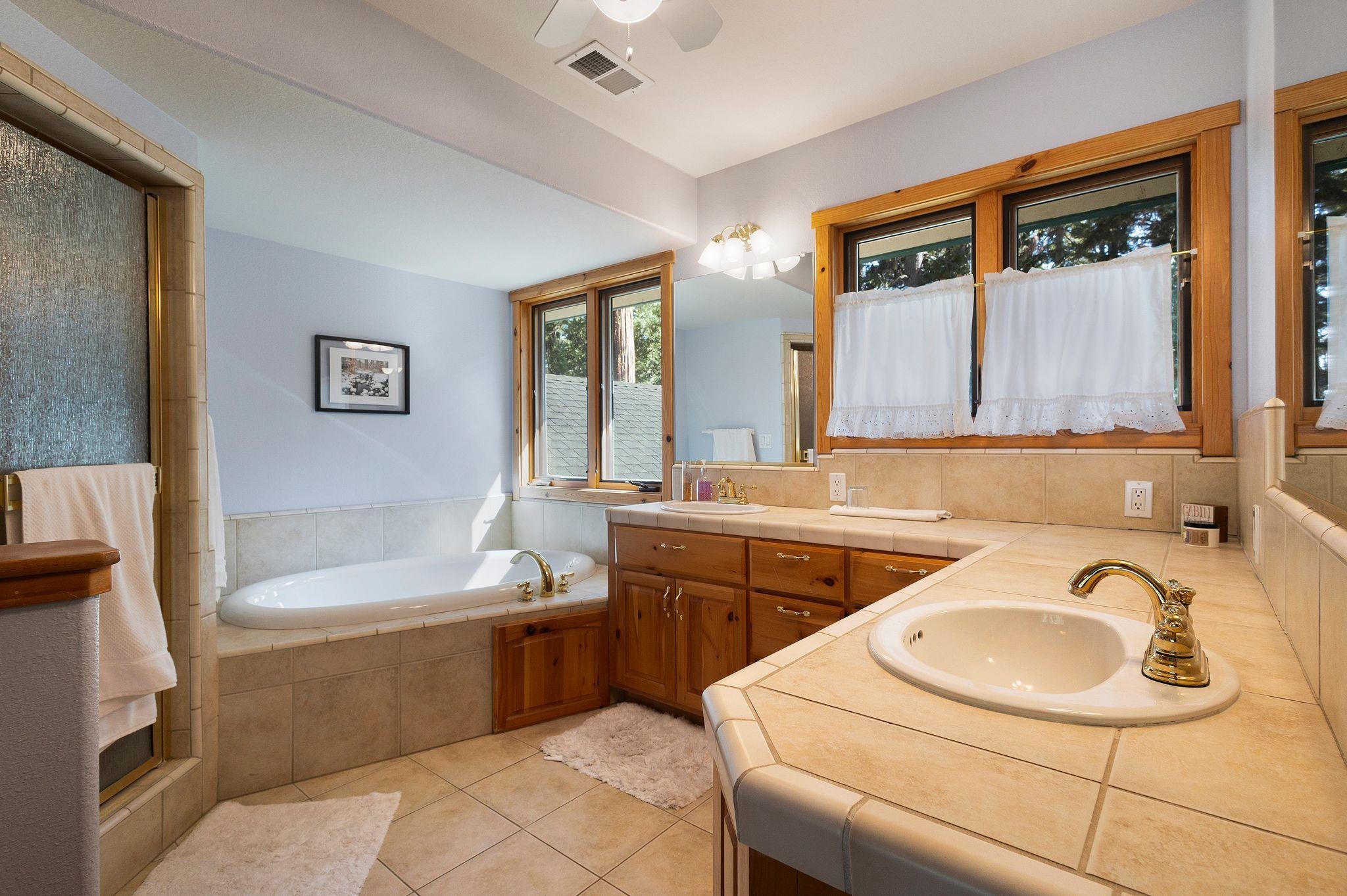 104 Top of the West Drive Unit: 102 Top of the West Drive