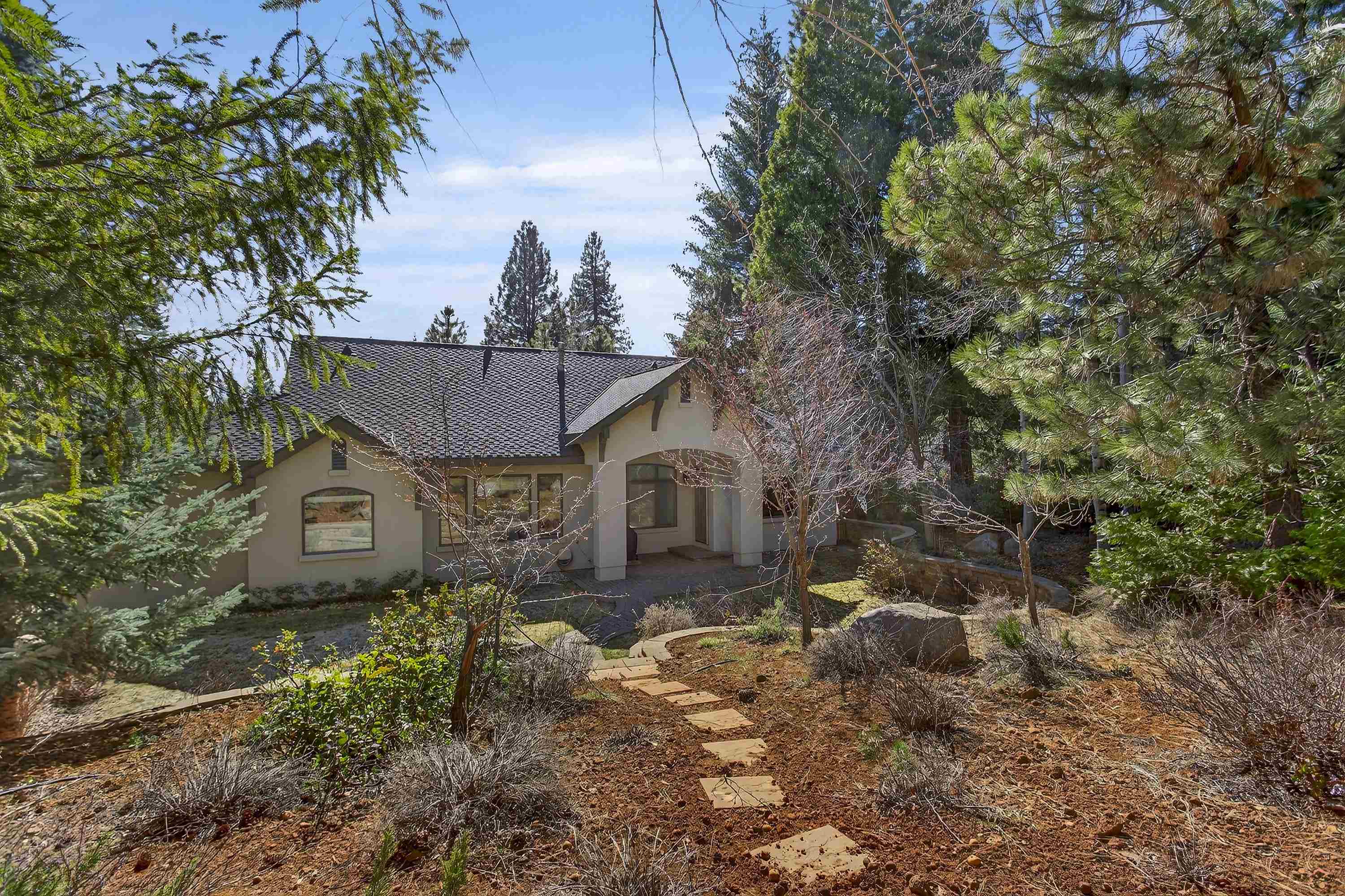 48 Foxglenn Drive