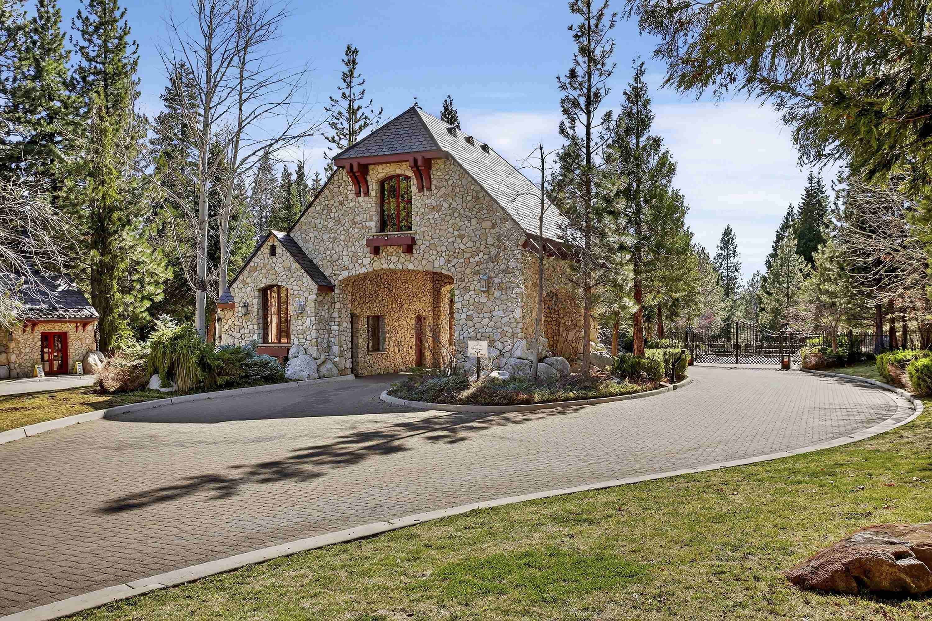 48 Foxglenn Drive