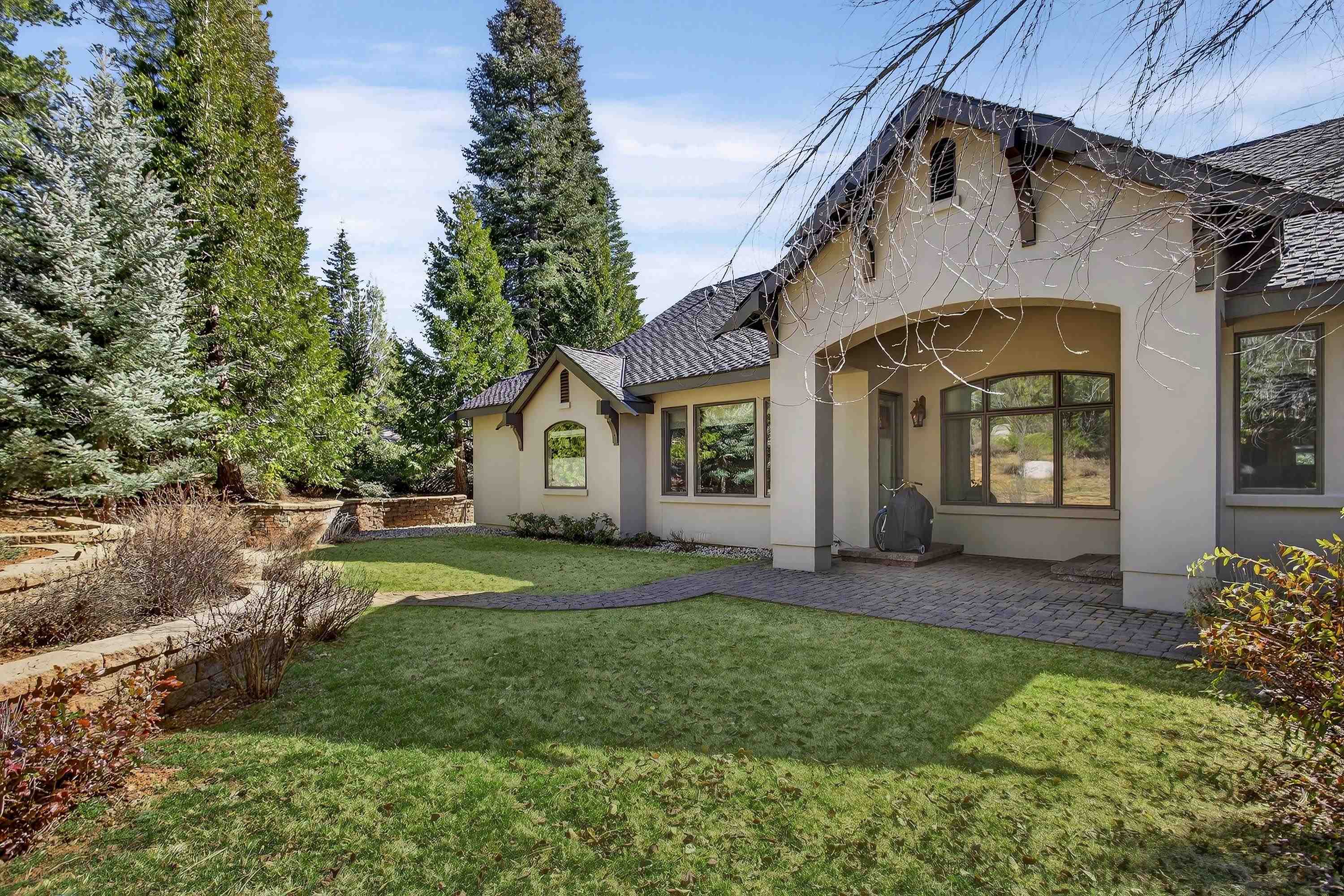 48 Foxglenn Drive