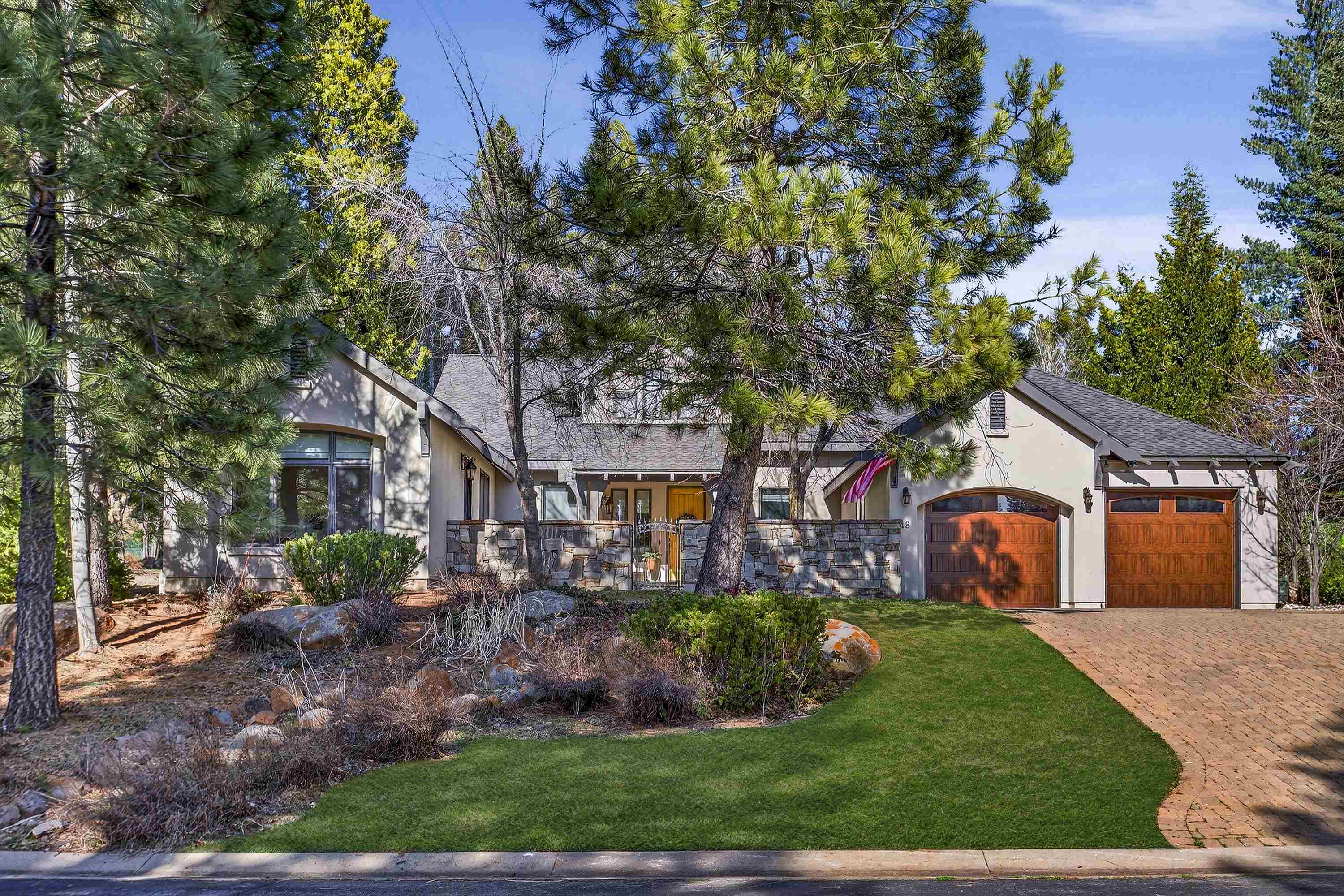 48 Foxglenn Drive