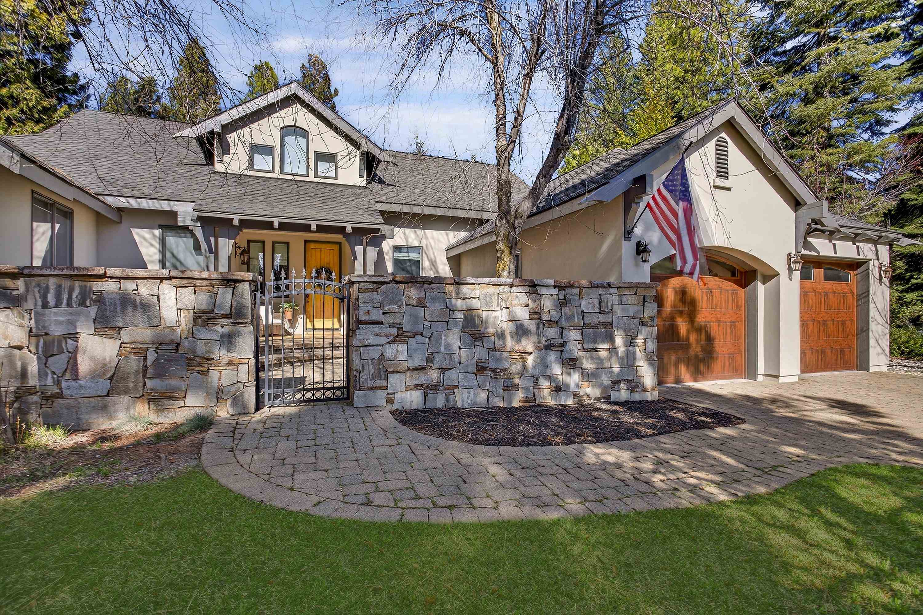 48 Foxglenn Drive