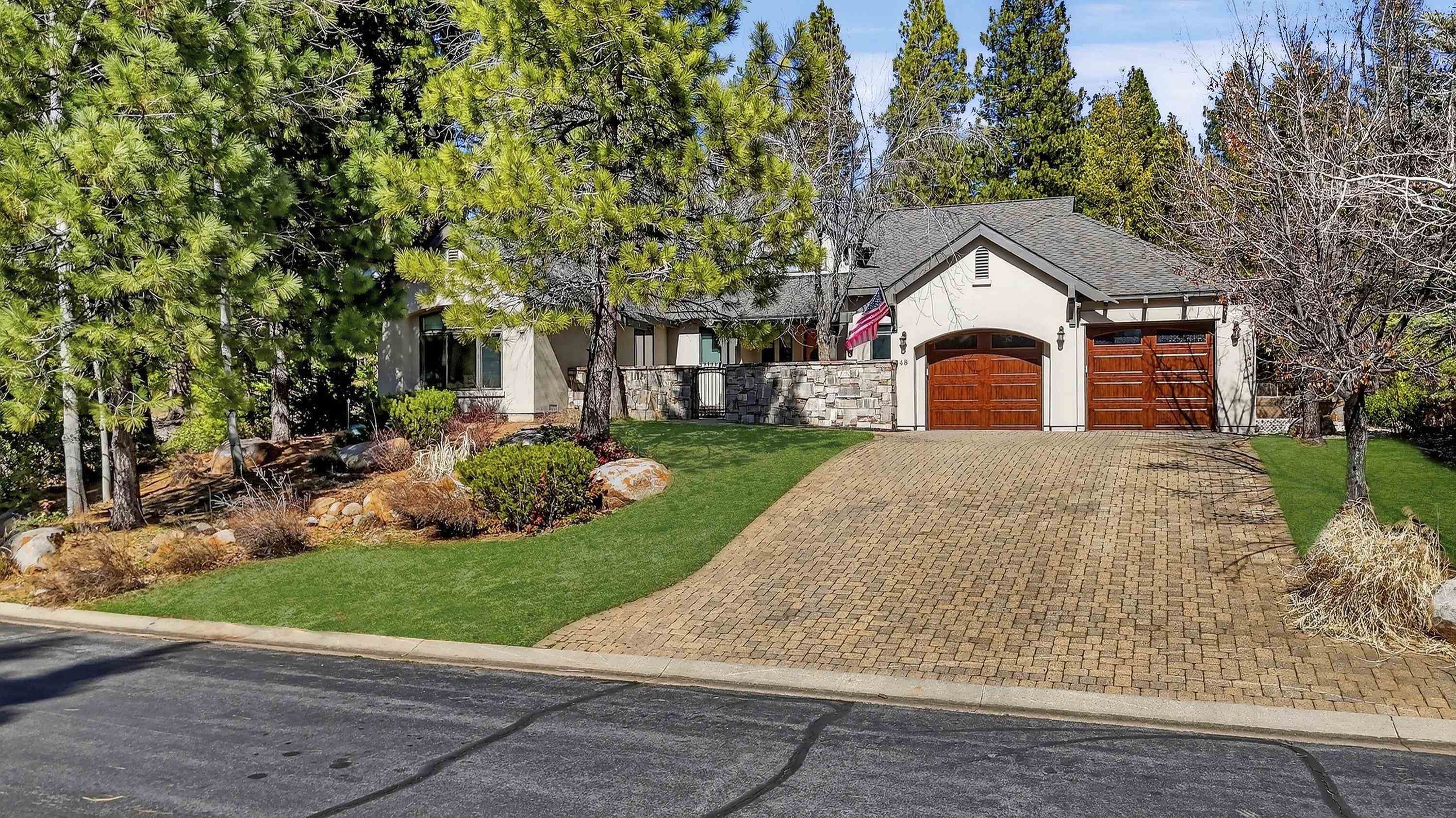 48 Foxglenn Drive