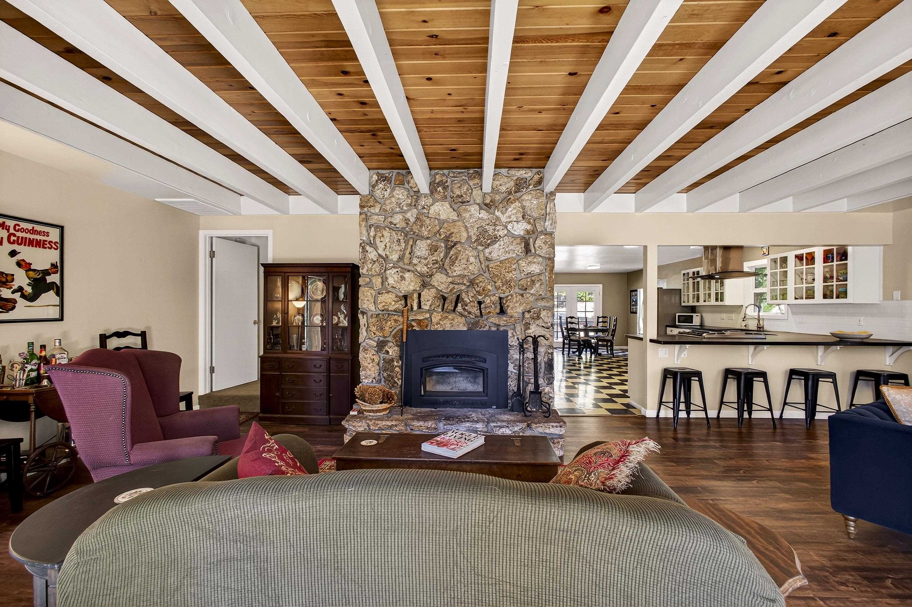 3205 Hill Crest Drive