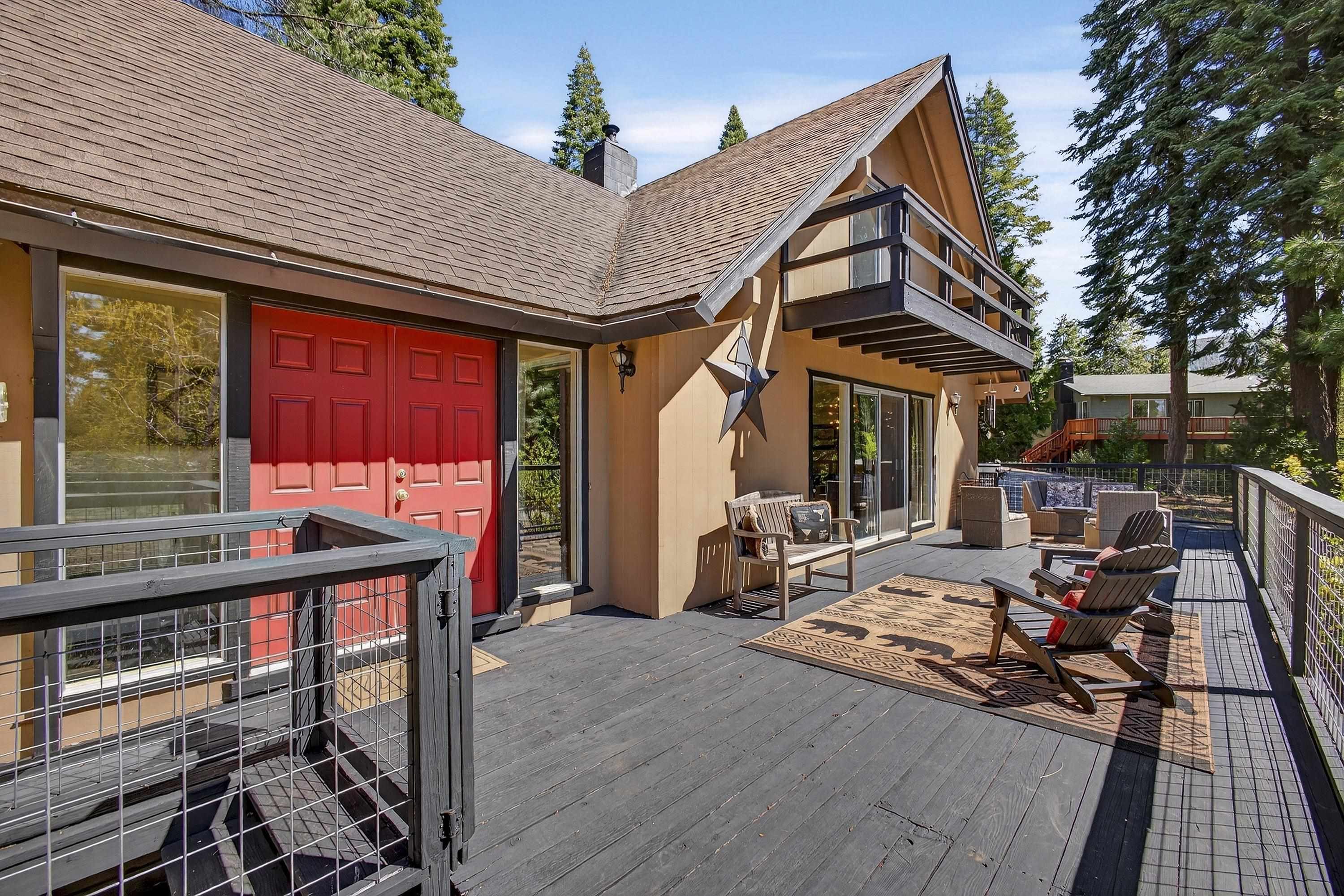 3205 Hill Crest Drive