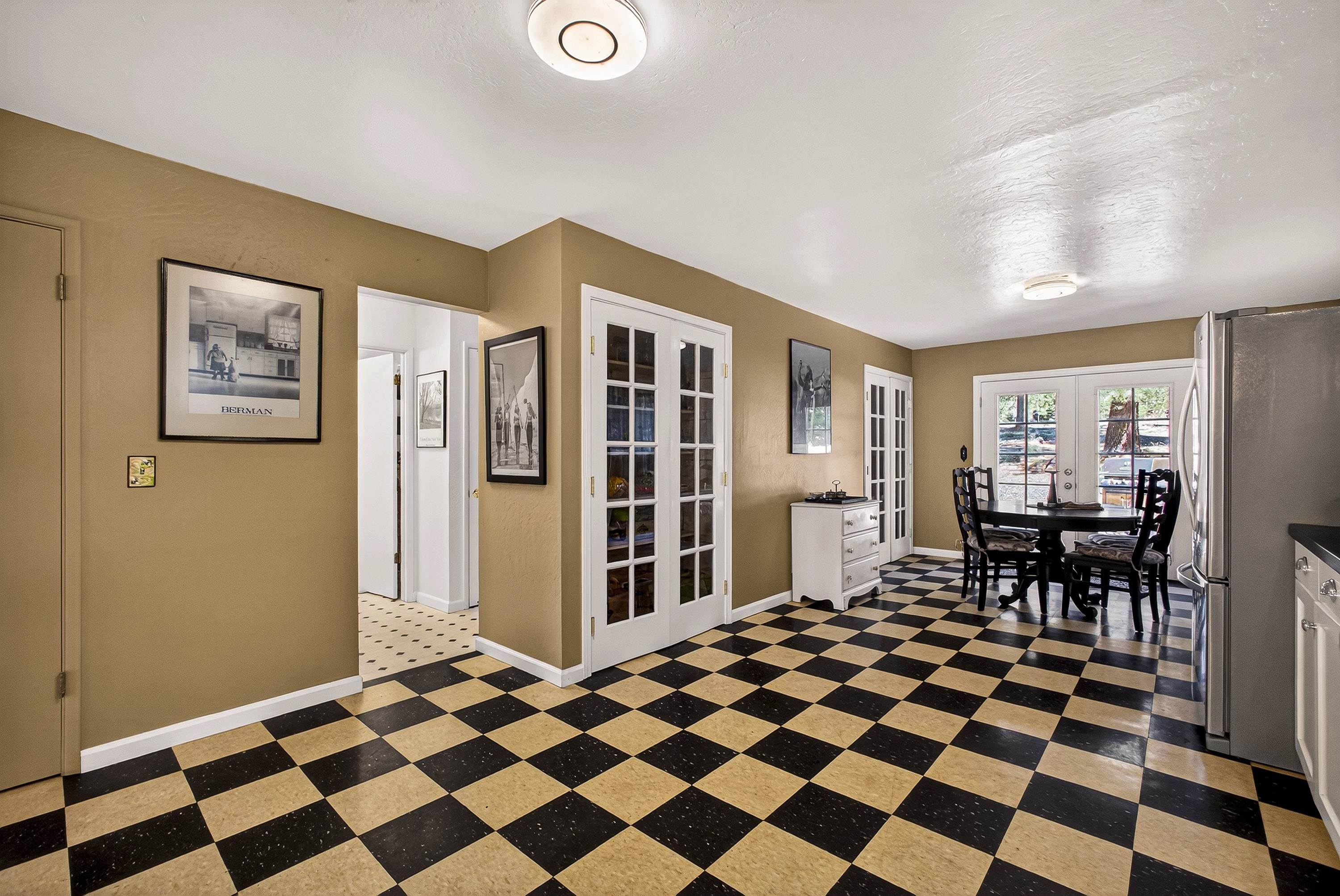 3205 Hill Crest Drive