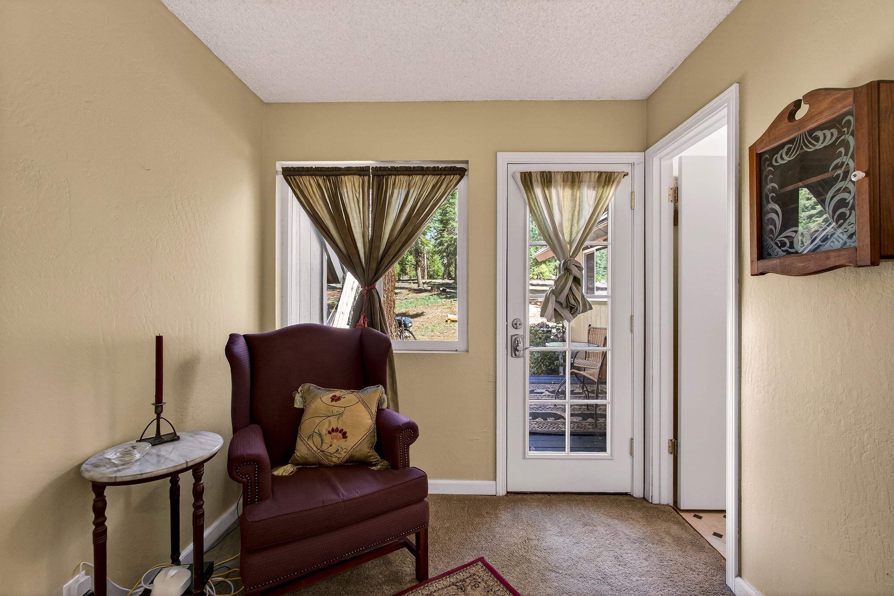 3205 Hill Crest Drive