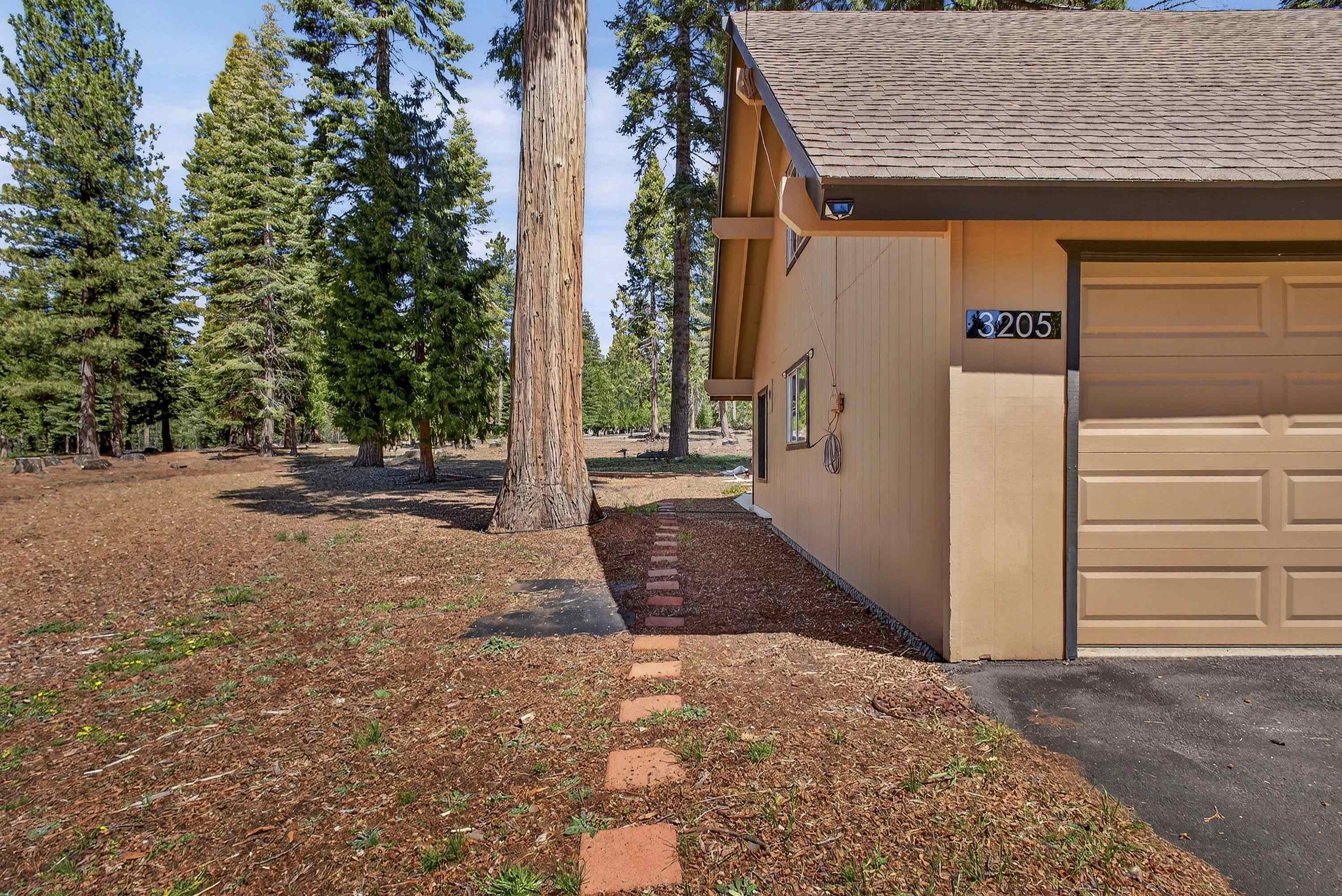 3205 Hill Crest Drive