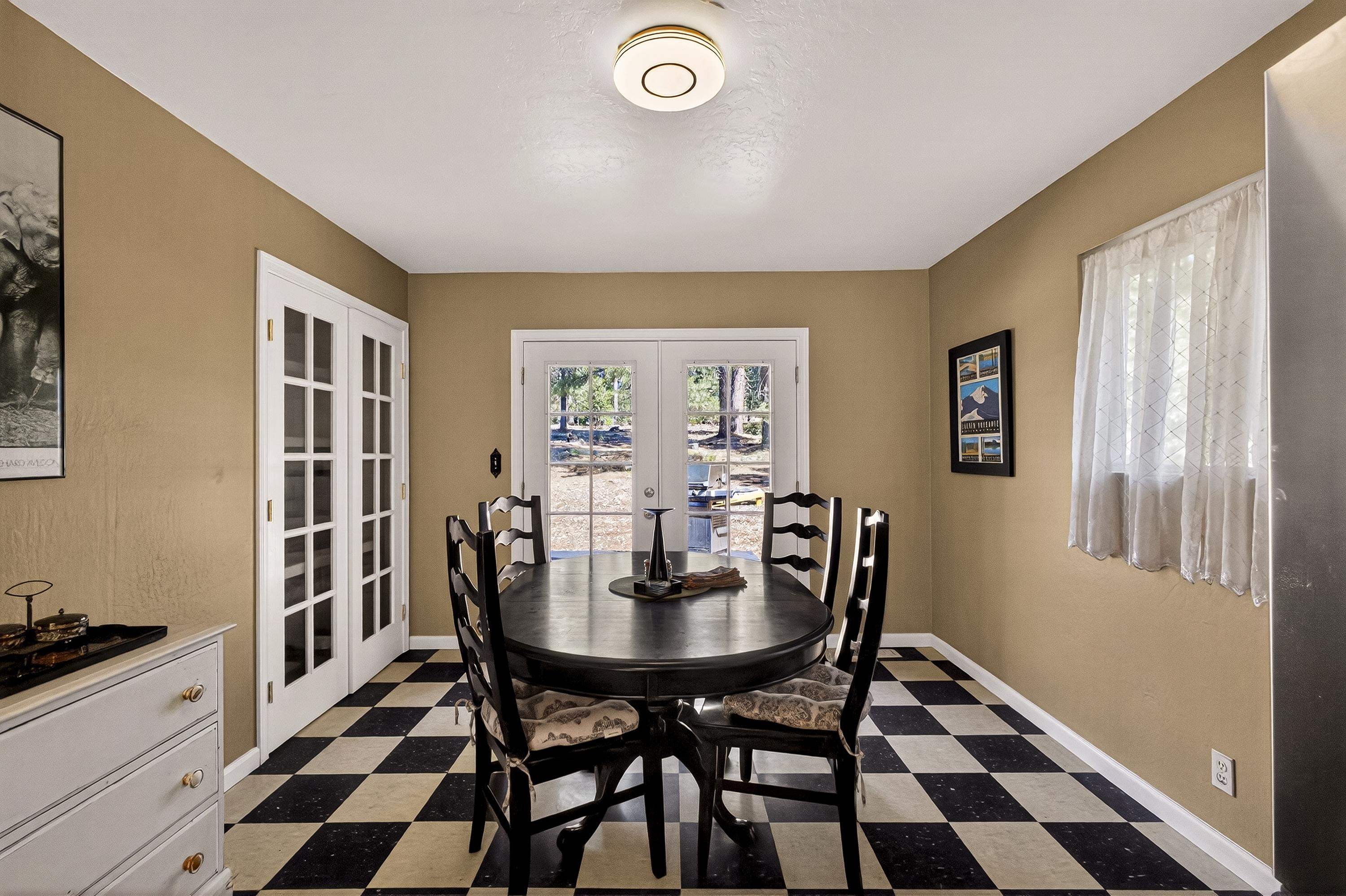 3205 Hill Crest Drive