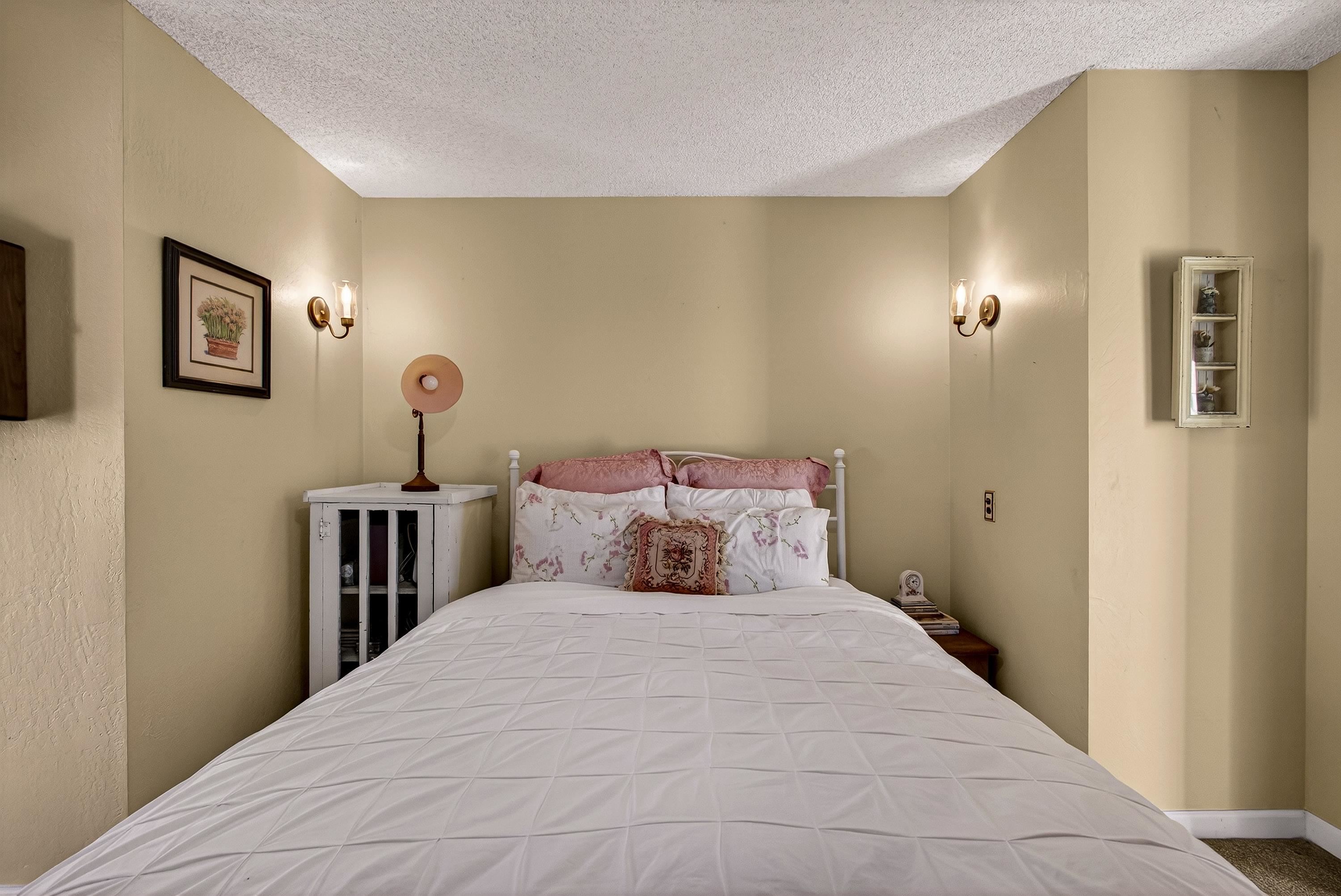 3205 Hill Crest Drive