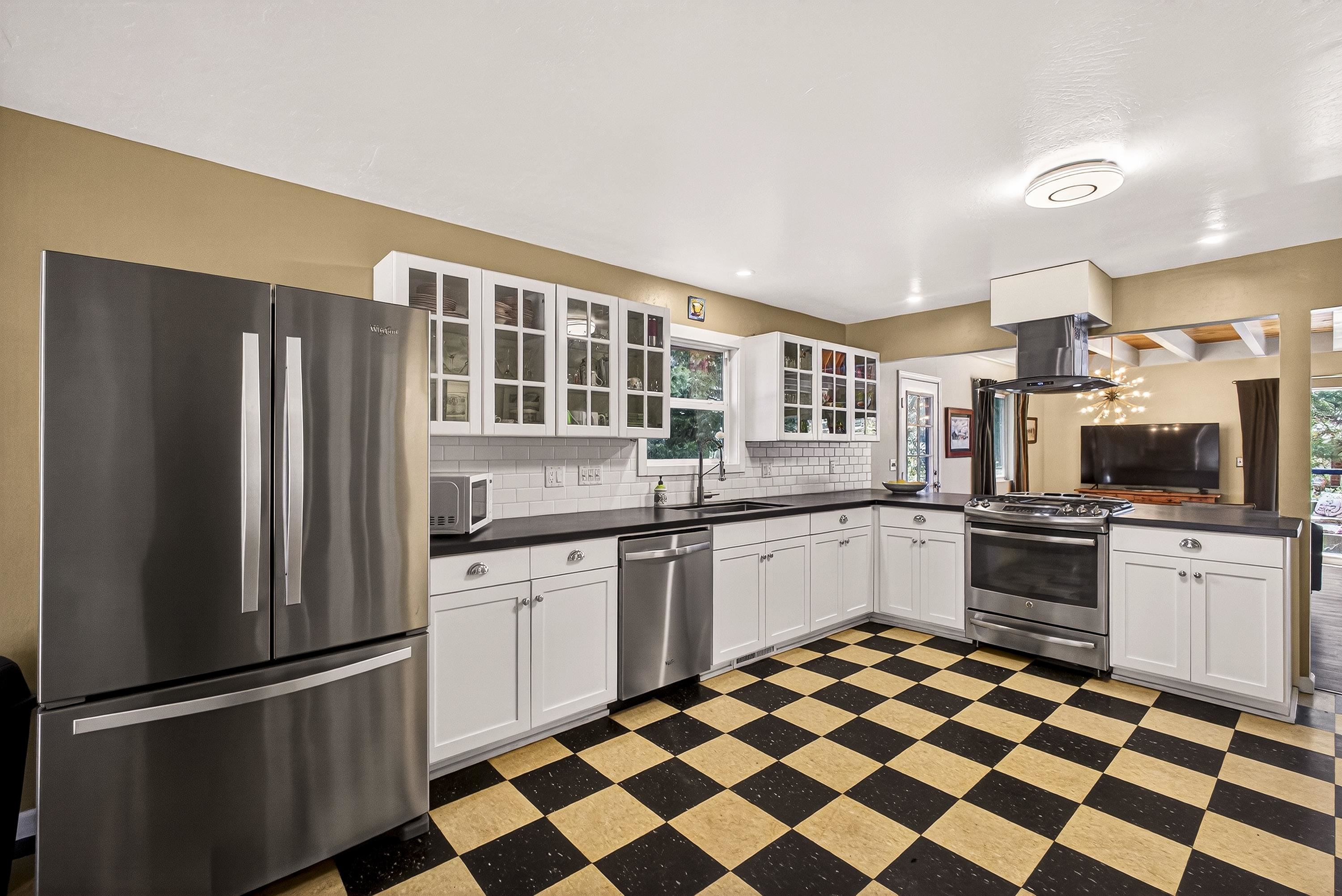 3205 Hill Crest Drive