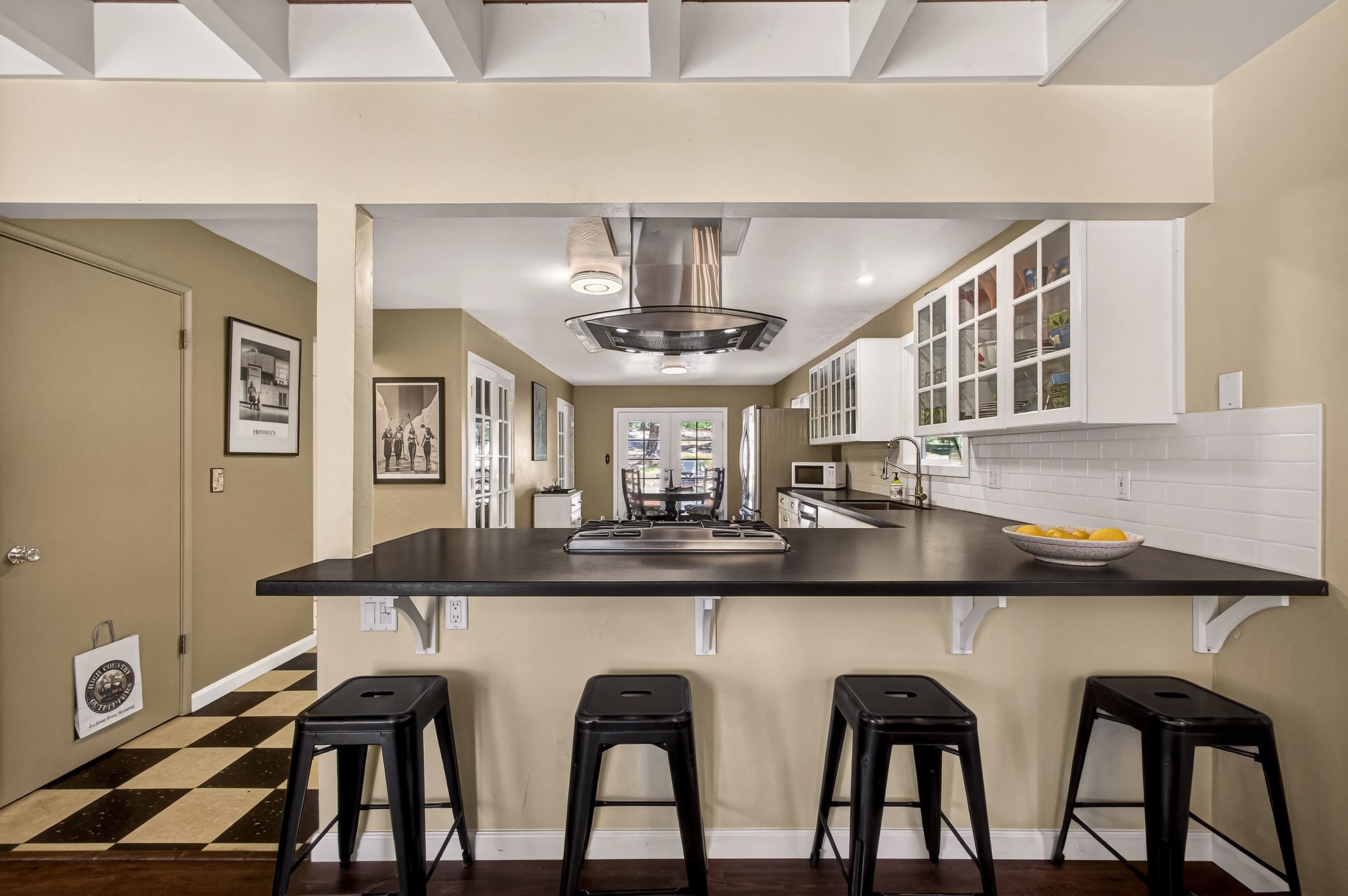 3205 Hill Crest Drive