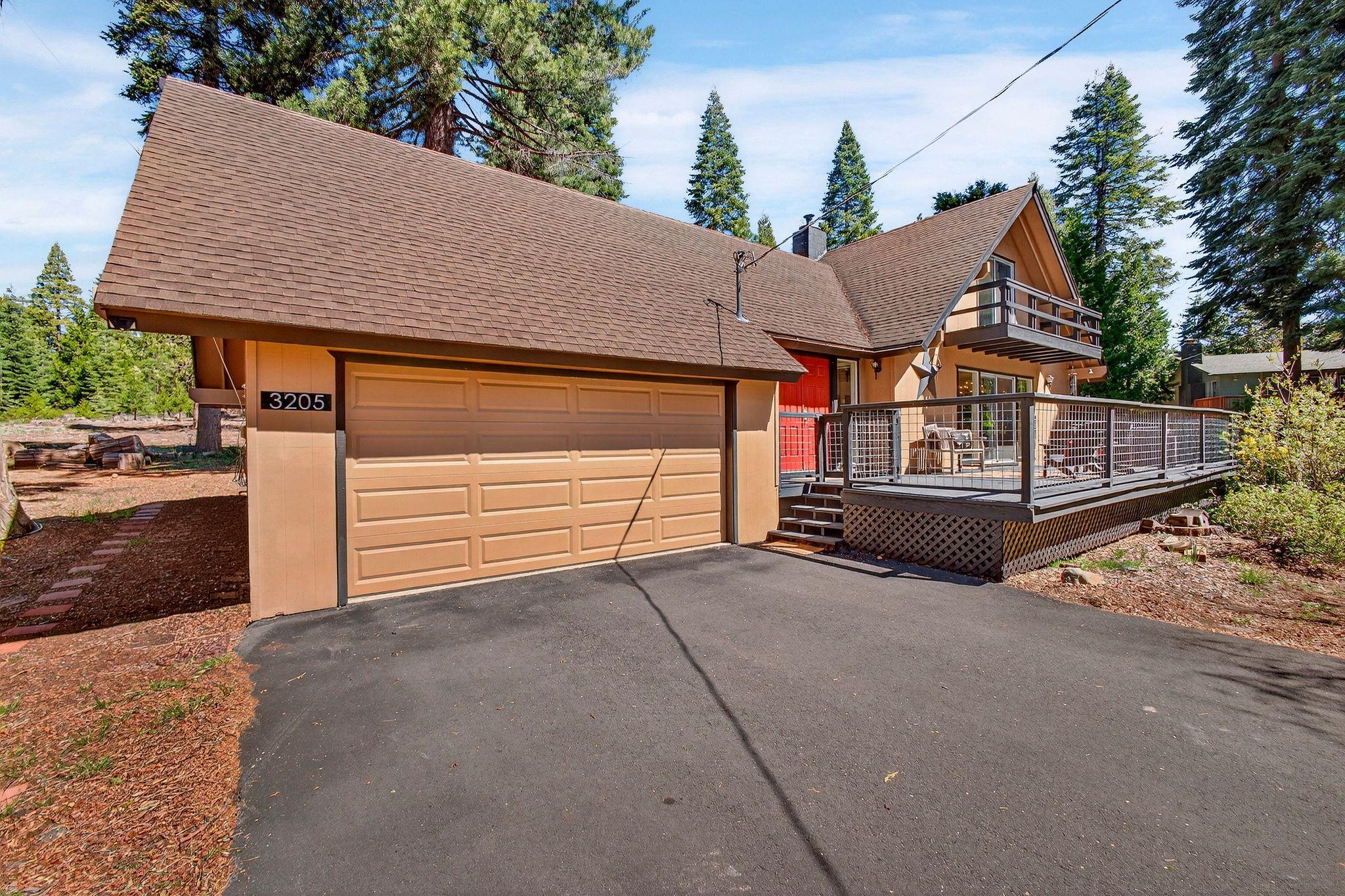 3205 Hill Crest Drive