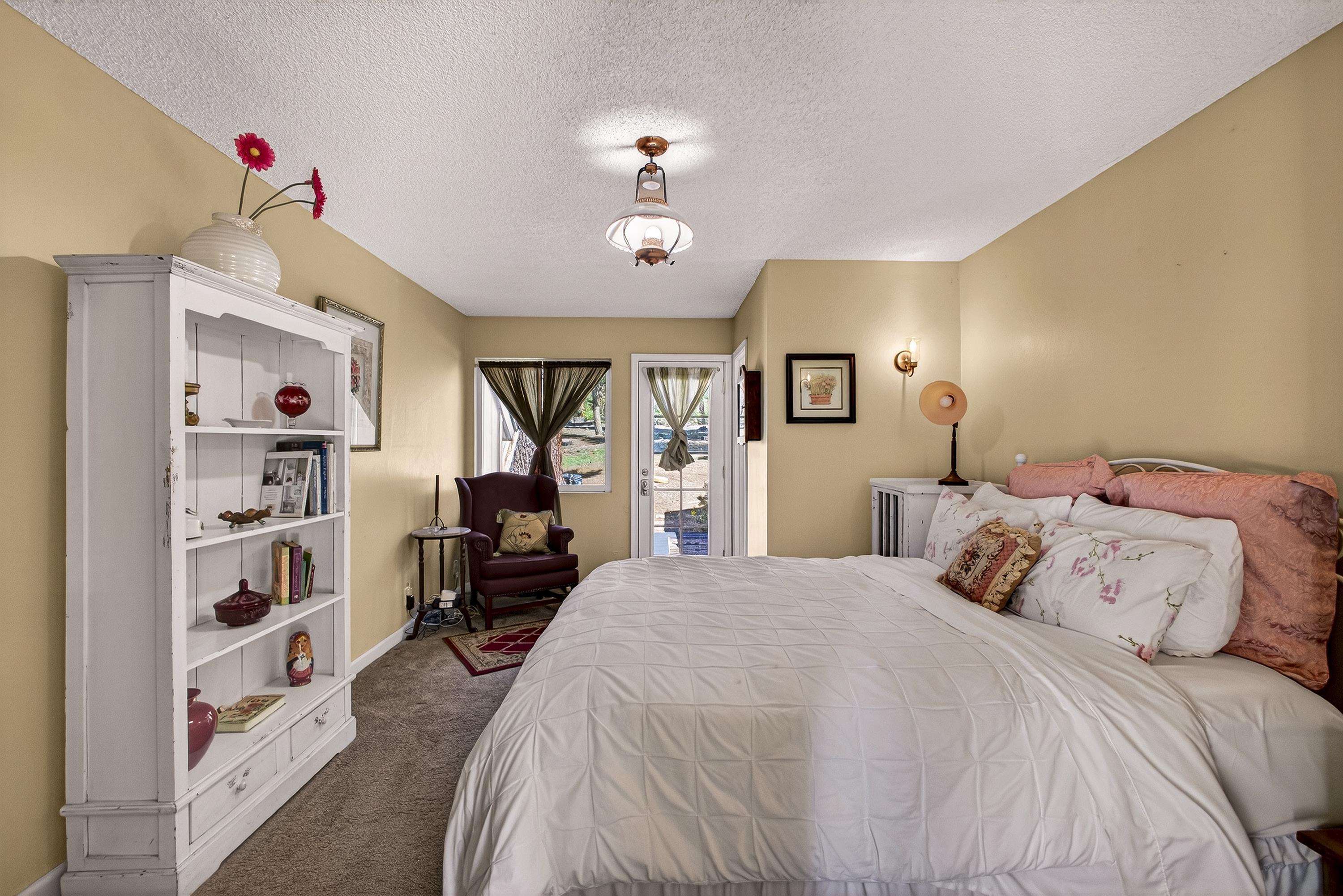 3205 Hill Crest Drive