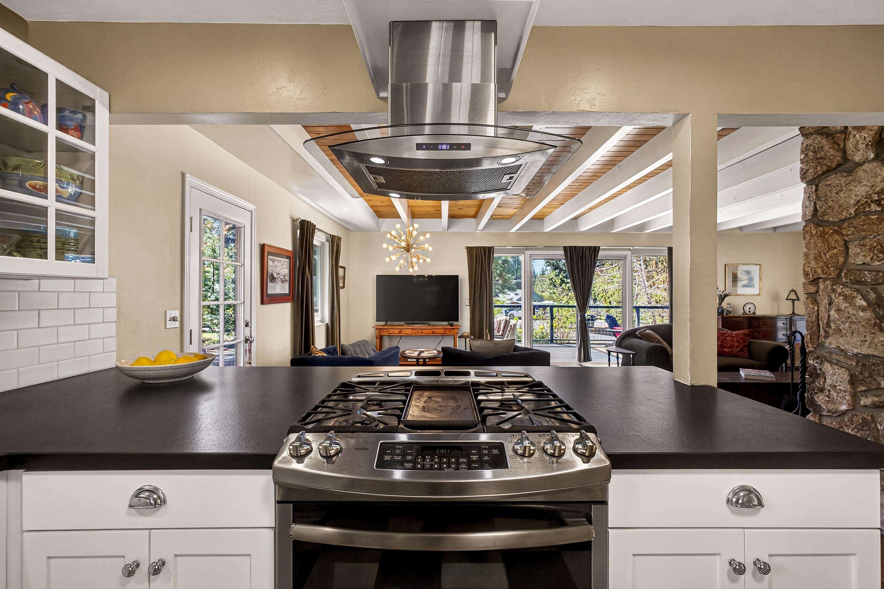 3205 Hill Crest Drive