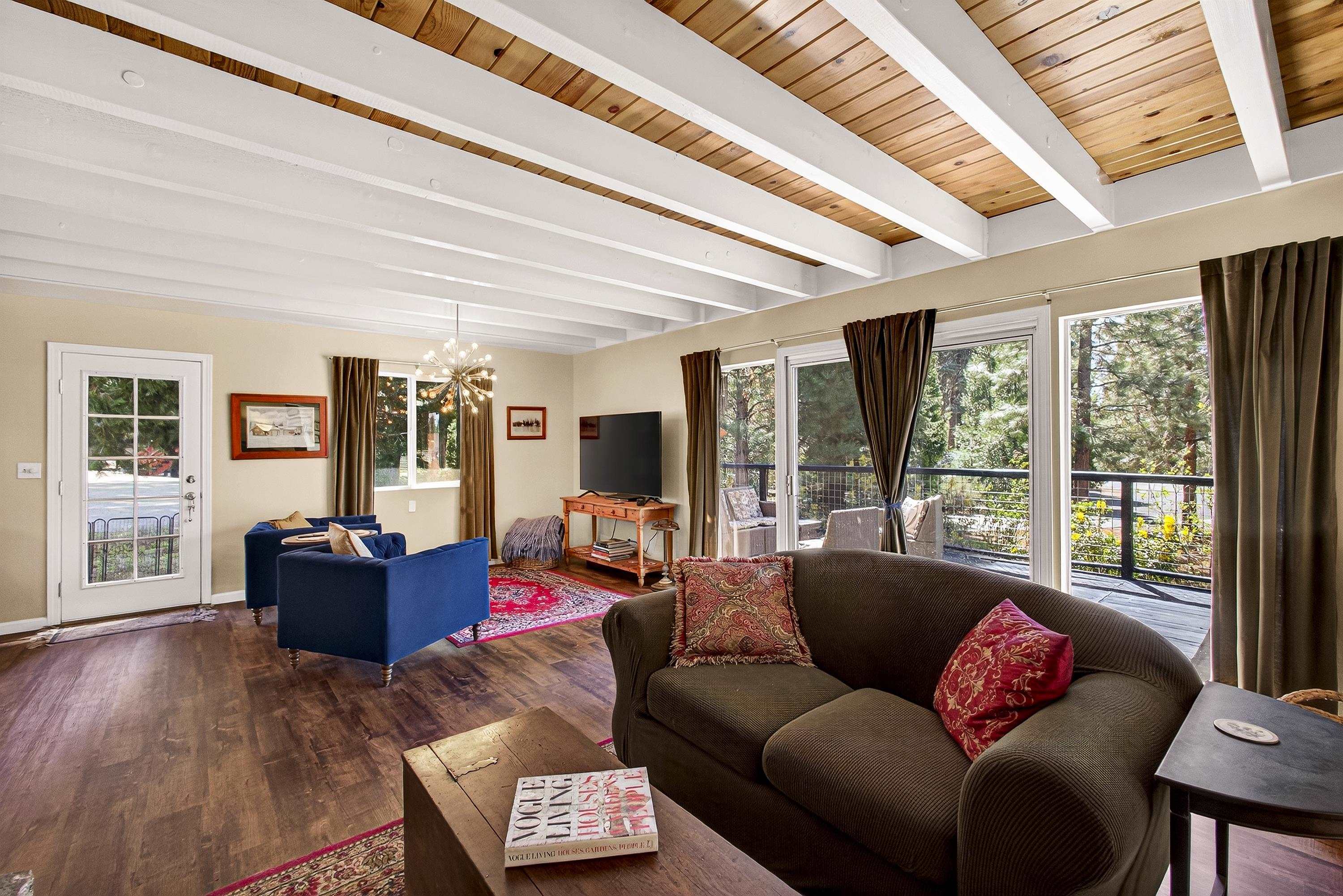 3205 Hill Crest Drive