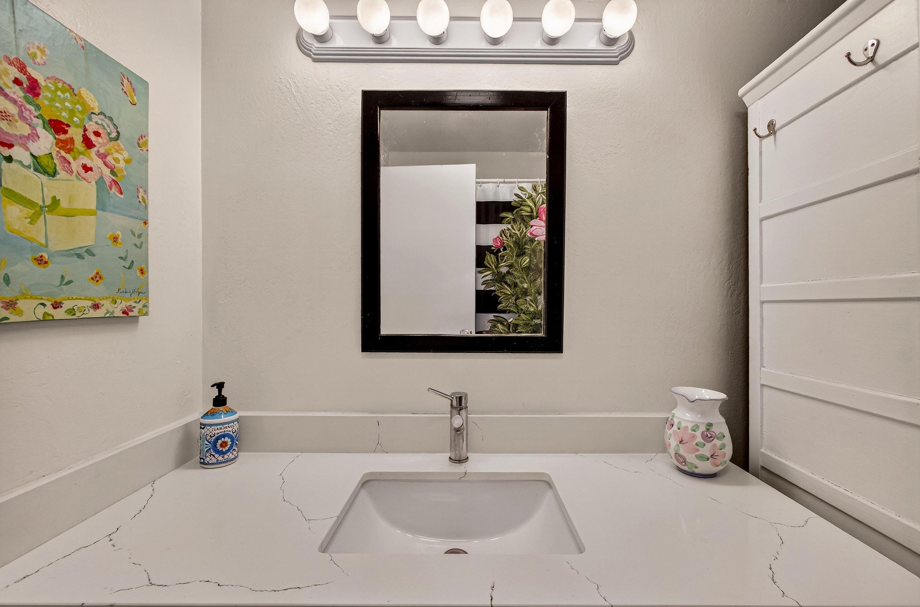 3205 Hill Crest Drive