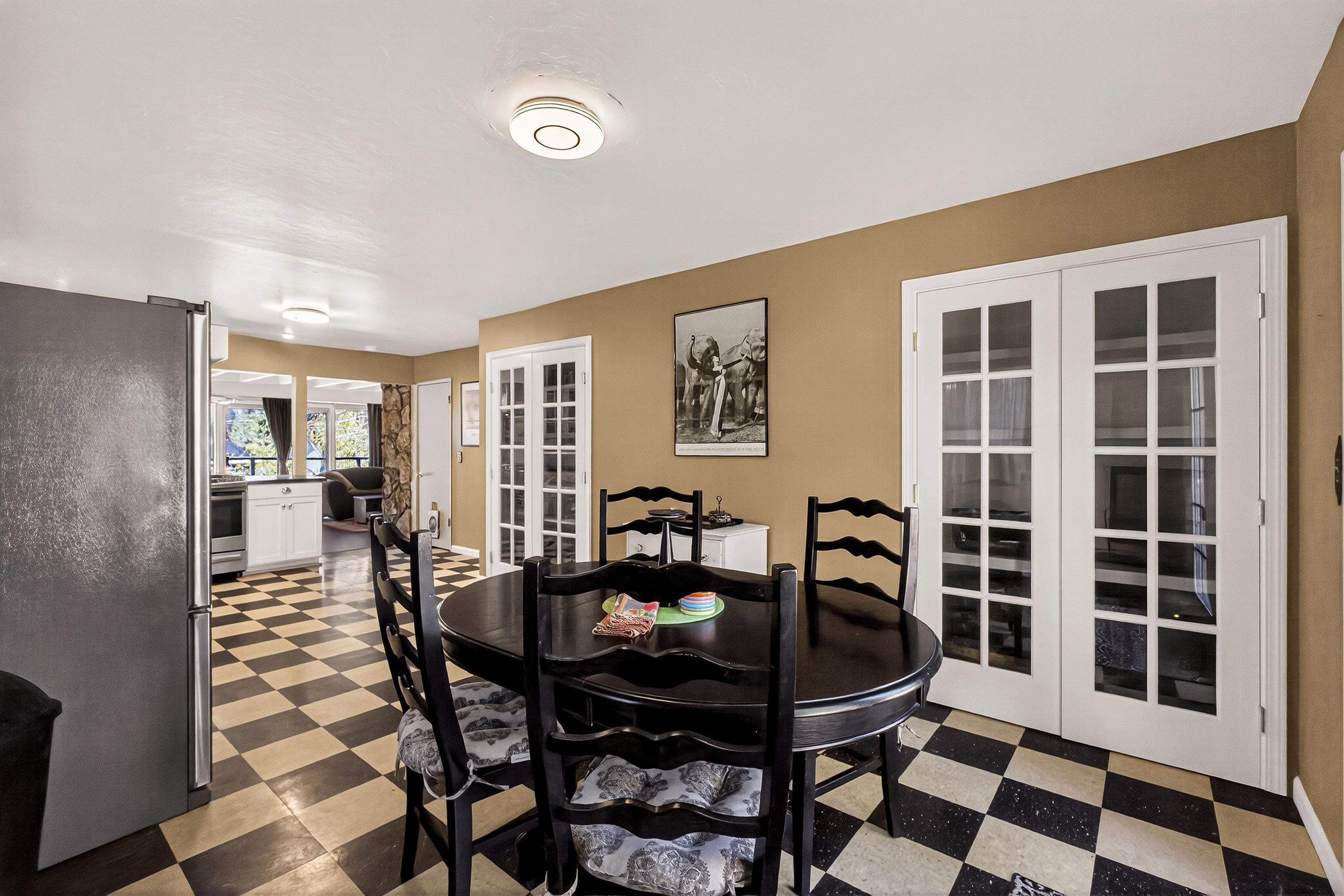 3205 Hill Crest Drive