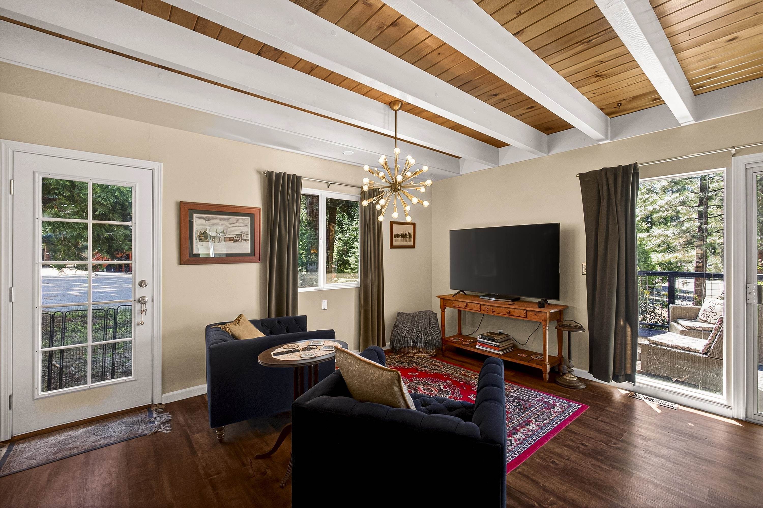 3205 Hill Crest Drive