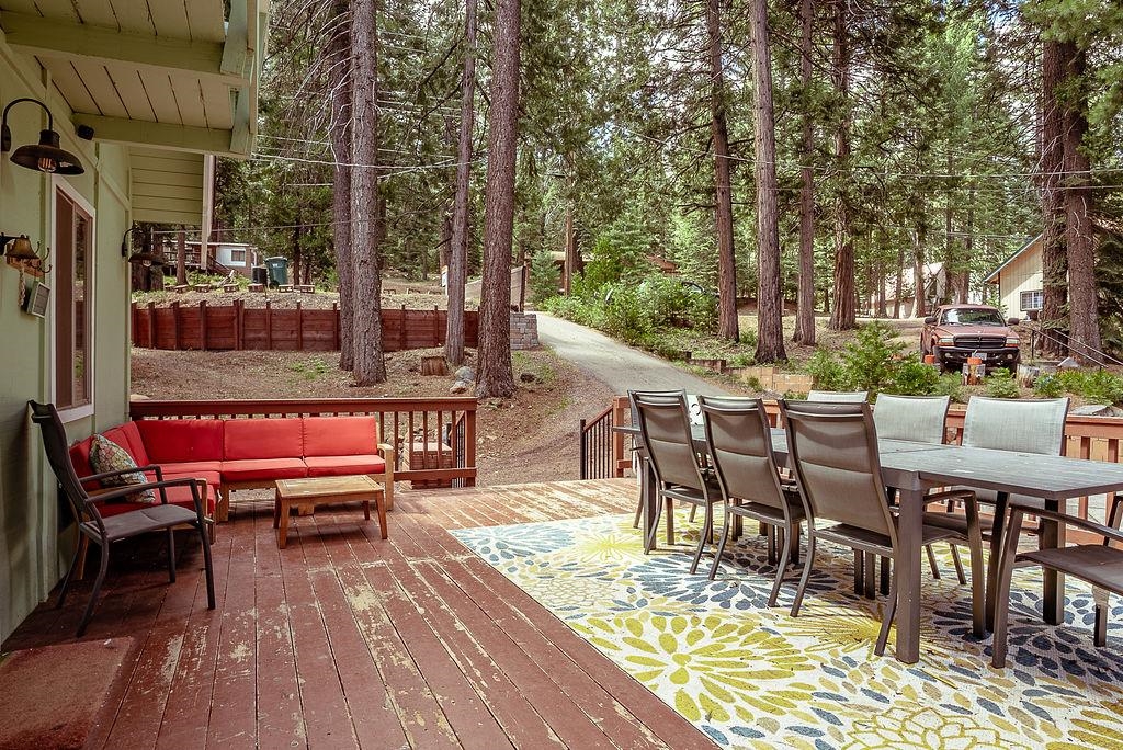 542 Manzanita Way
