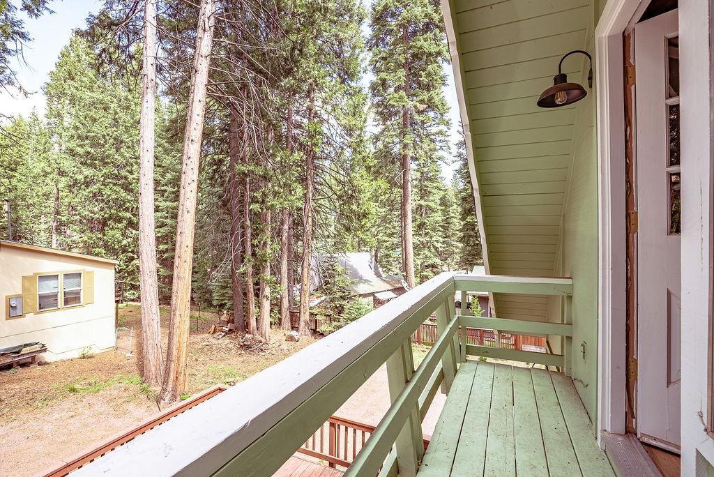 542 Manzanita Way