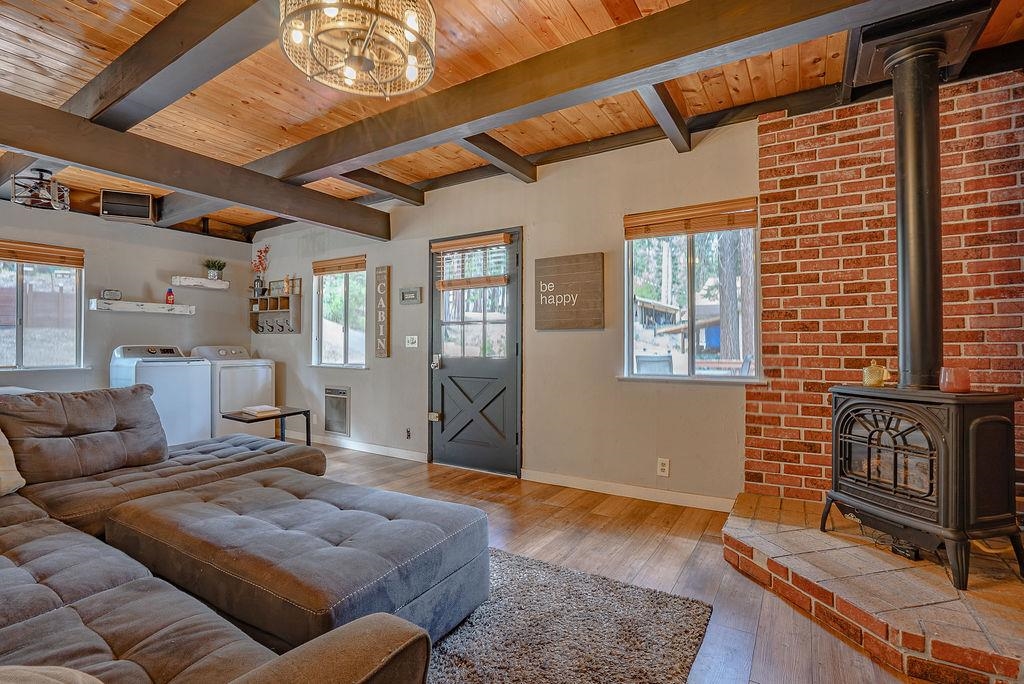542 Manzanita Way