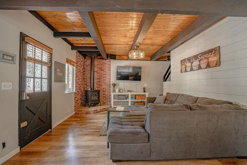 542 Manzanita Way