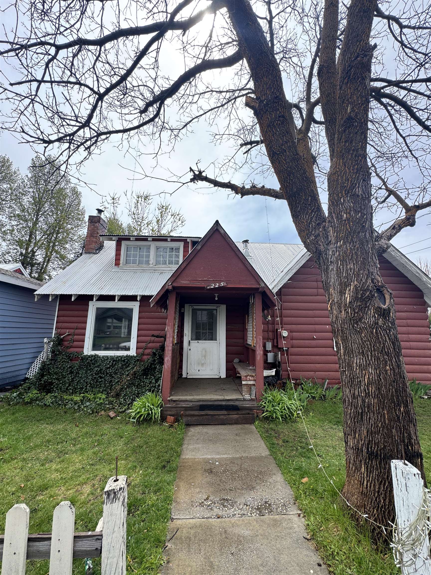 225 Lassen Street