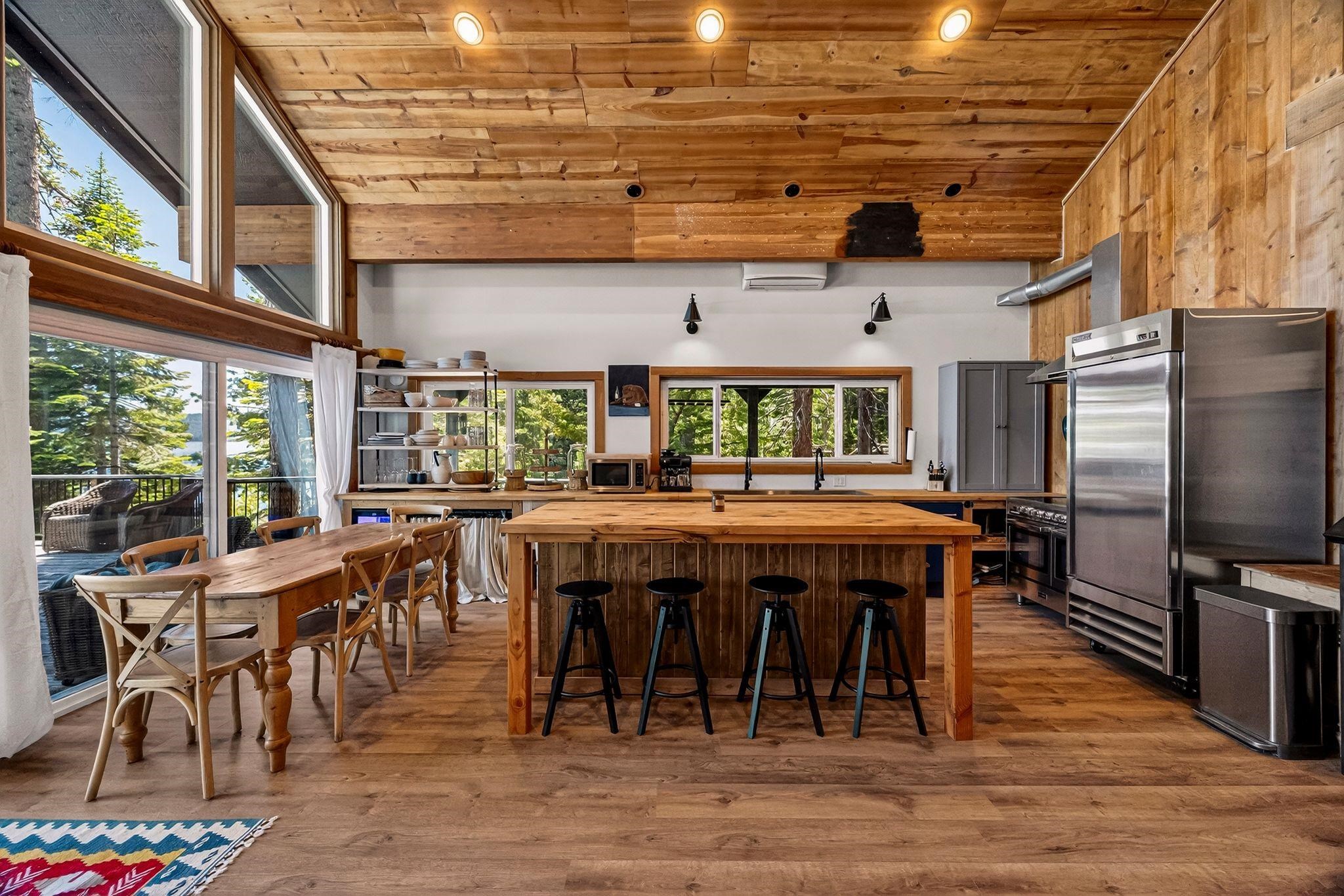 830 Peninsula Drive
