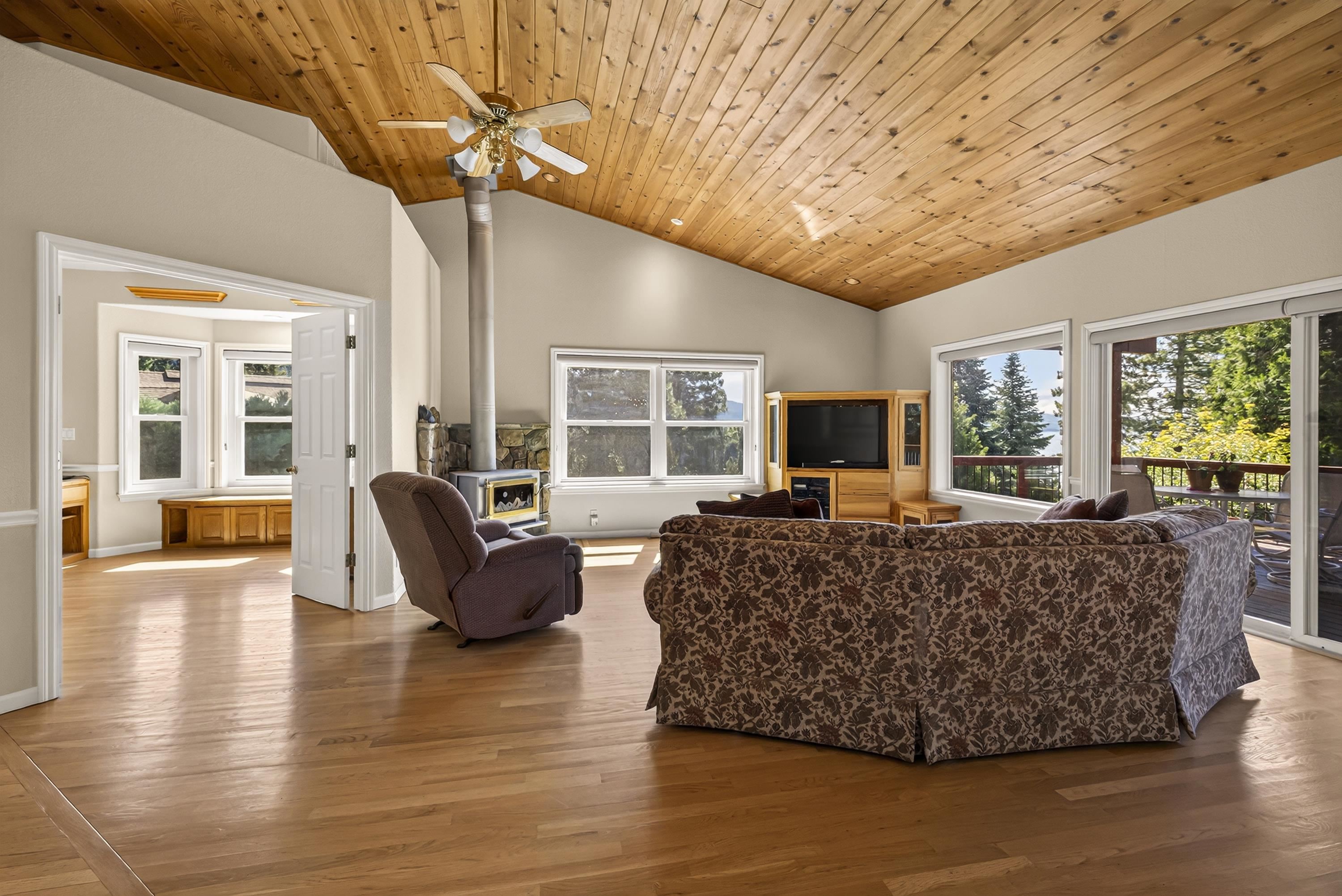 3382 Cedar Lane