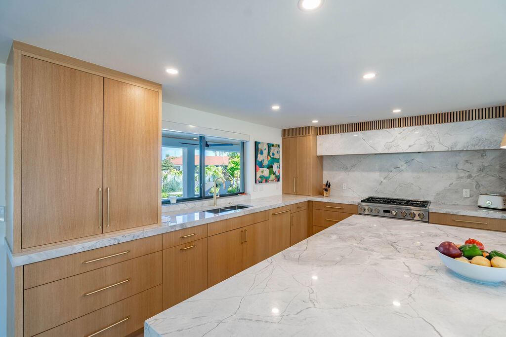 3001 NE 52nd Street