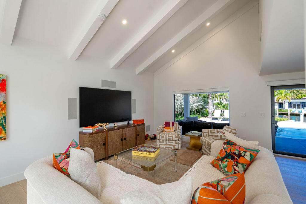 3001 NE 52nd Street