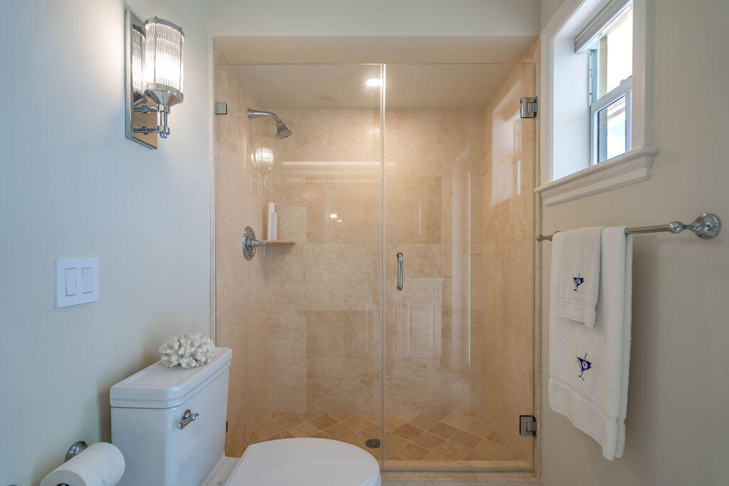 4450 NE 24th Terrace