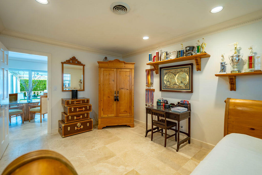 4450 NE 24th Terrace