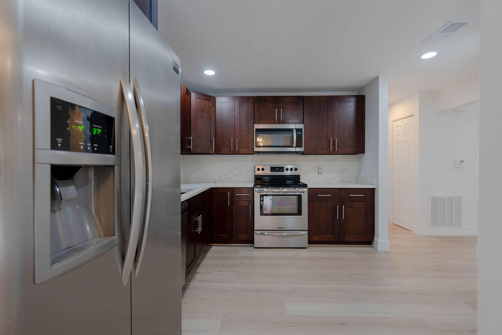 5710 Coach House Circle G