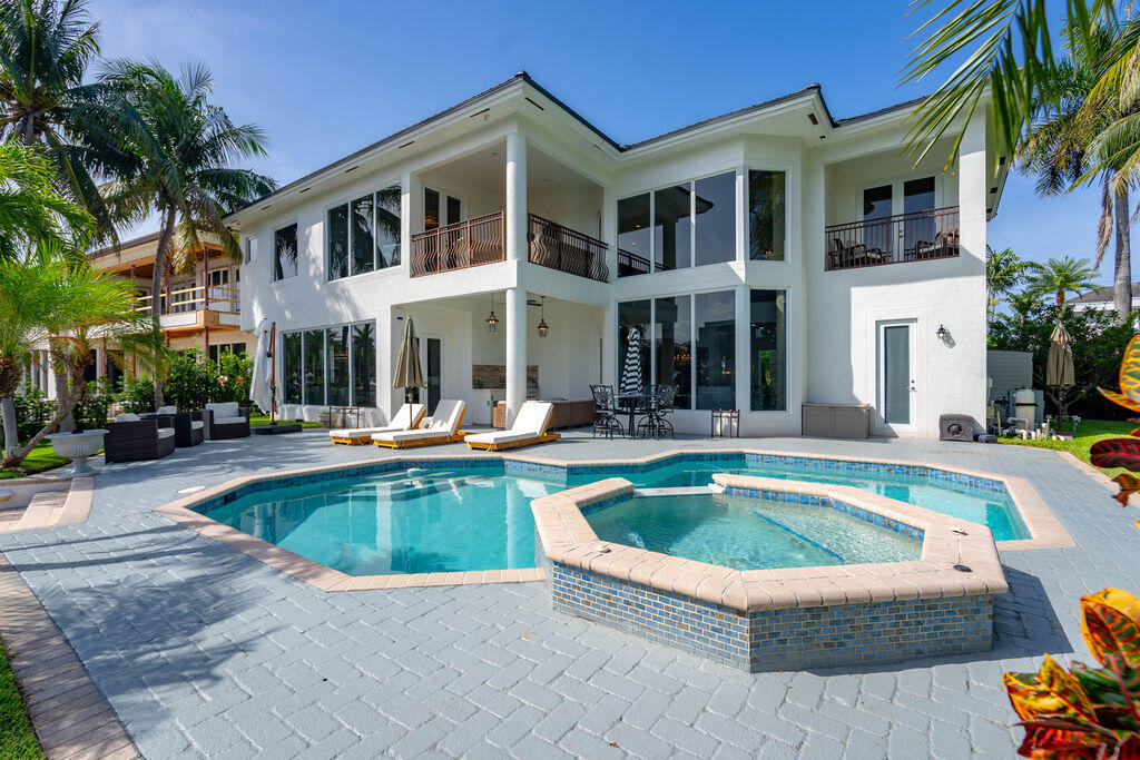 2530 NE 31ST Court