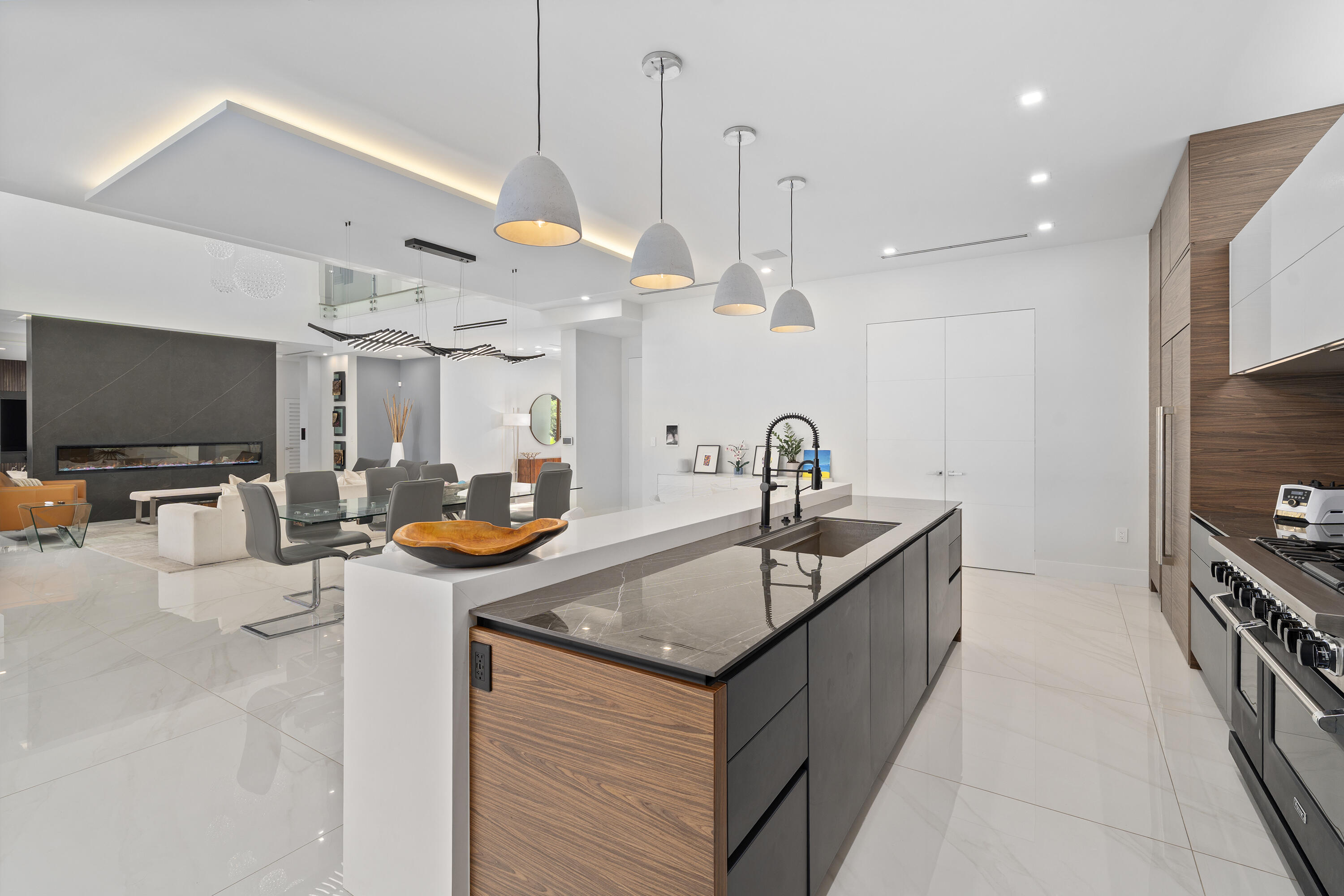 2631 NE 48TH Court