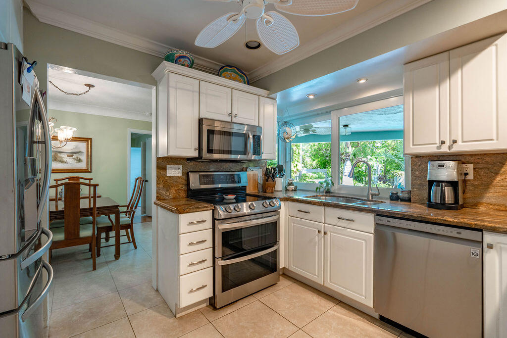 2823 NE 35TH Court