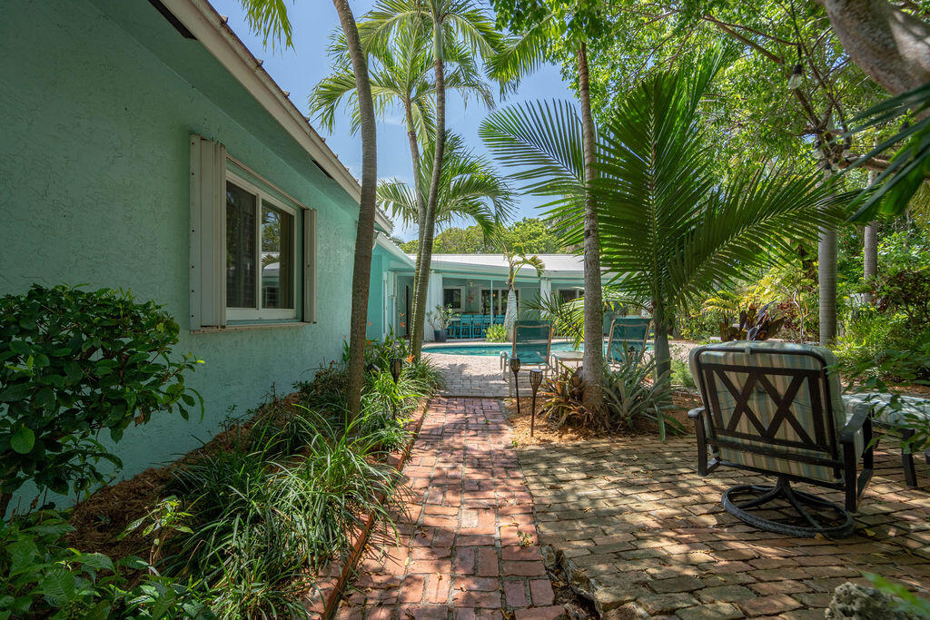 2823 NE 35TH Court
