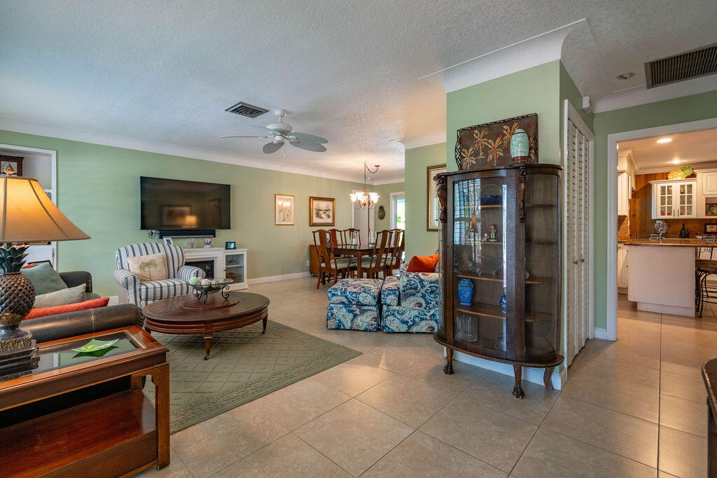 2823 NE 35TH Court