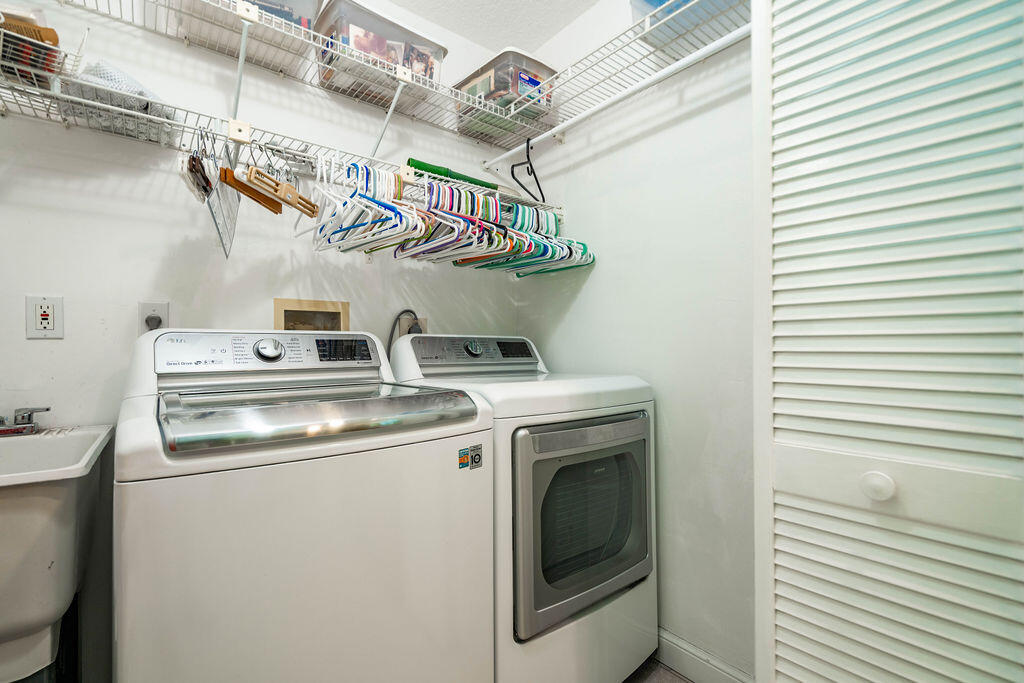 2823 NE 35TH Court
