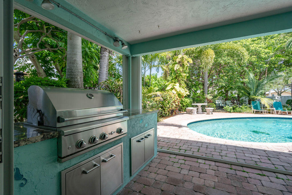 2823 NE 35TH Court