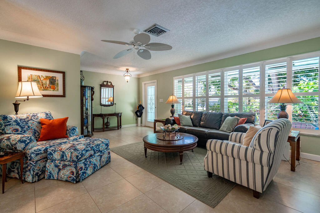 2823 NE 35TH Court