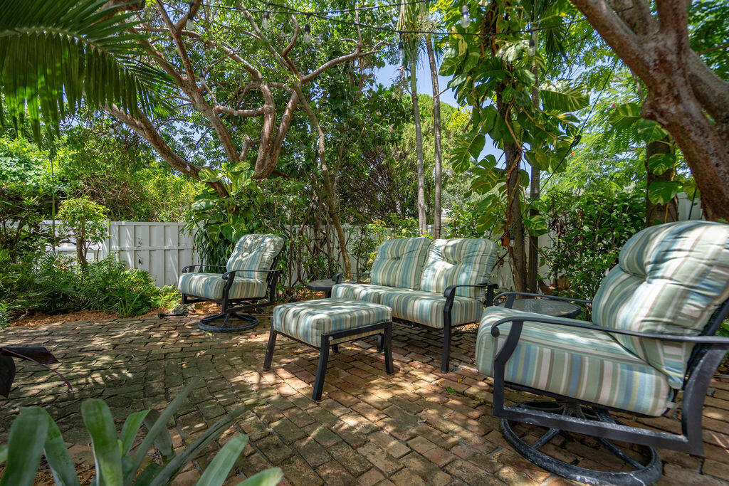 2823 NE 35TH Court