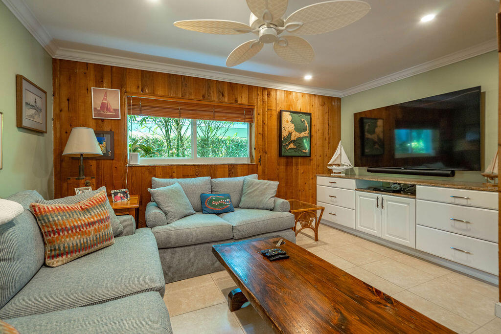 2823 NE 35TH Court