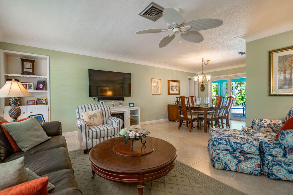 2823 NE 35TH Court