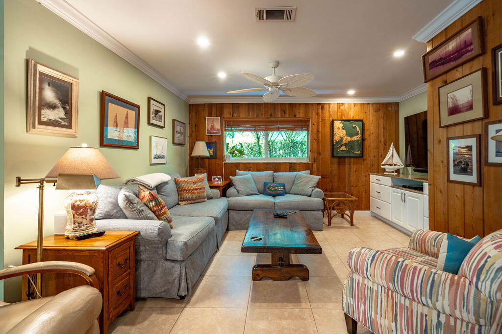 2823 NE 35TH Court