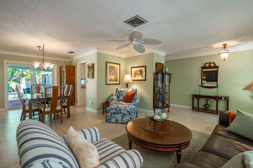 2823 NE 35TH Court
